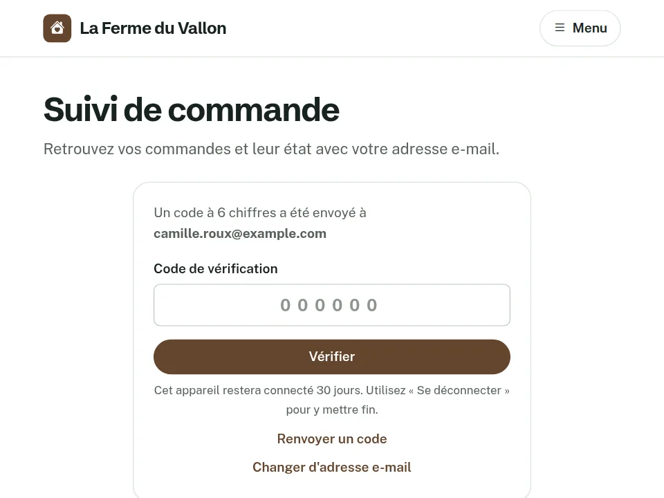 La page de suivi : le client saisit le code à 6 chiffres reçu par e-mail pour voir ses commandes.